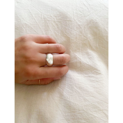 figシルバーリング装着画像 universe包まれる安心感　SV925