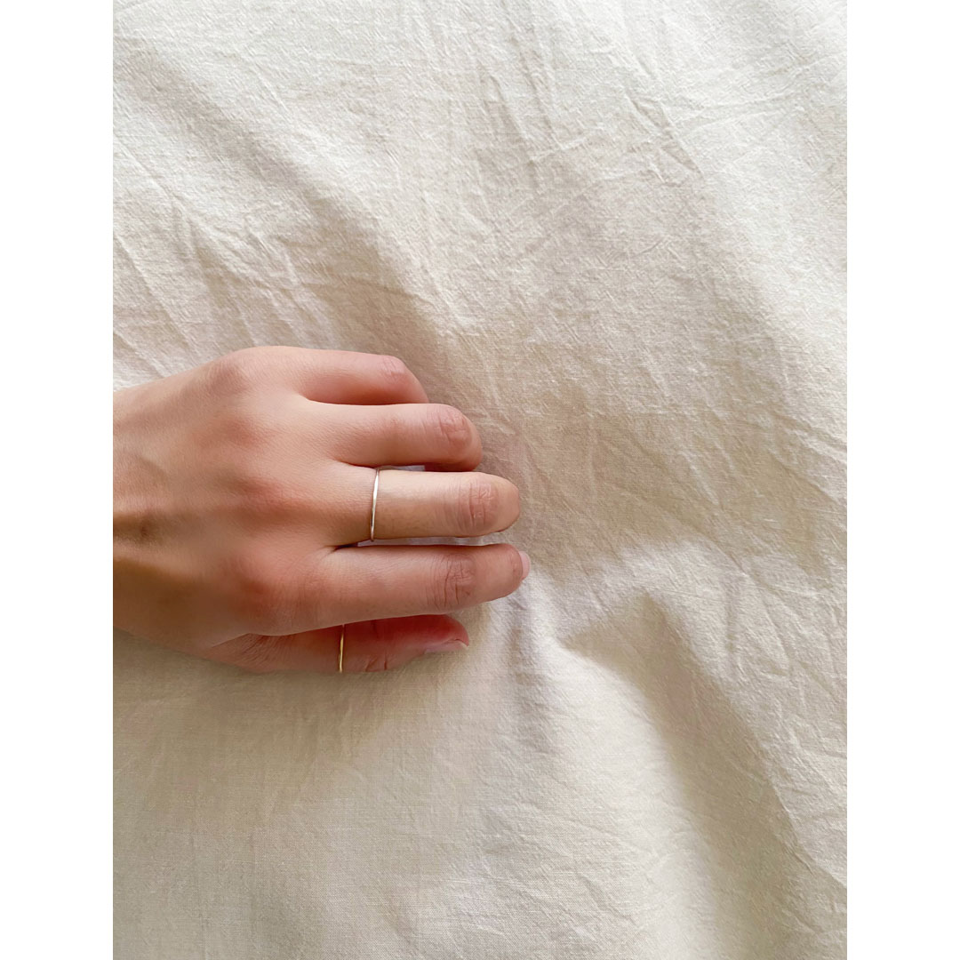 figシルバーリング着用イメージ　skin静かな時間　sv925