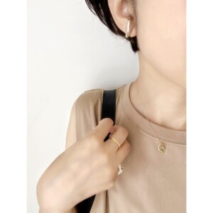 figシルバーイヤーカフ装着画像　slow ease|ゆっくりほどける