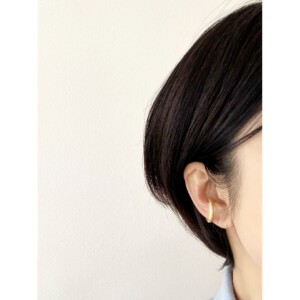 figゴールドカラーイヤーカフ装着画像