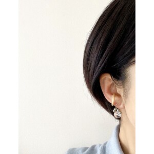 figゴールドカラーイヤーカフ装着画像