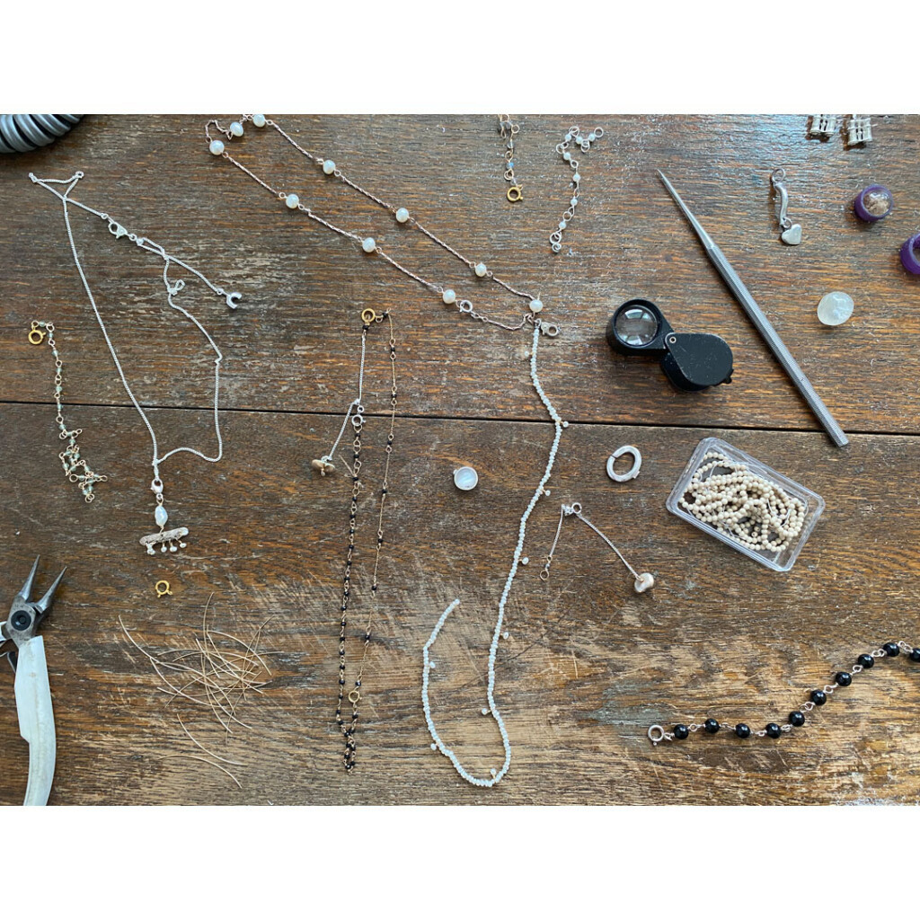 fig | ジュエリーの制作中