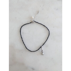 fig|ブラックスピネルのネックレス