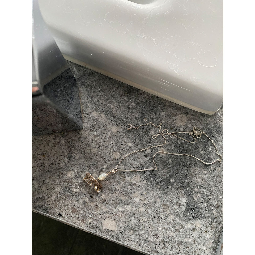 fig|パールとシルバーのネックレス