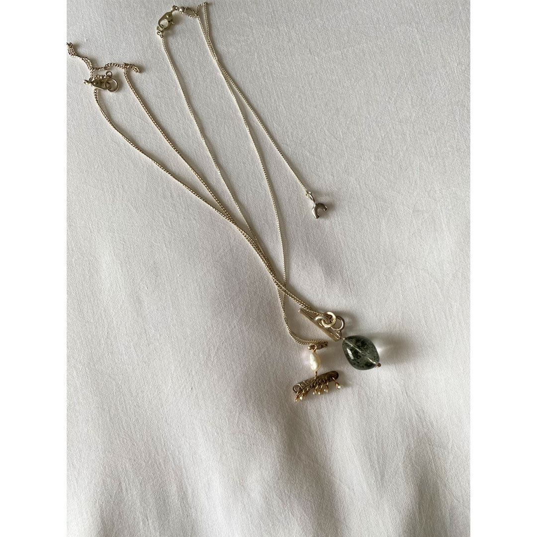 fig|パールとシルバーのネックレス