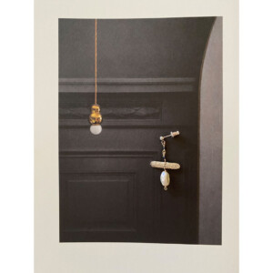 fig|ブラックスピネルとパール、シルバーの片耳ピアス