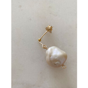 バロックパールのピアス｜fig