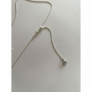 フリーアジャスターのシルバーチェーンネックレス留め具