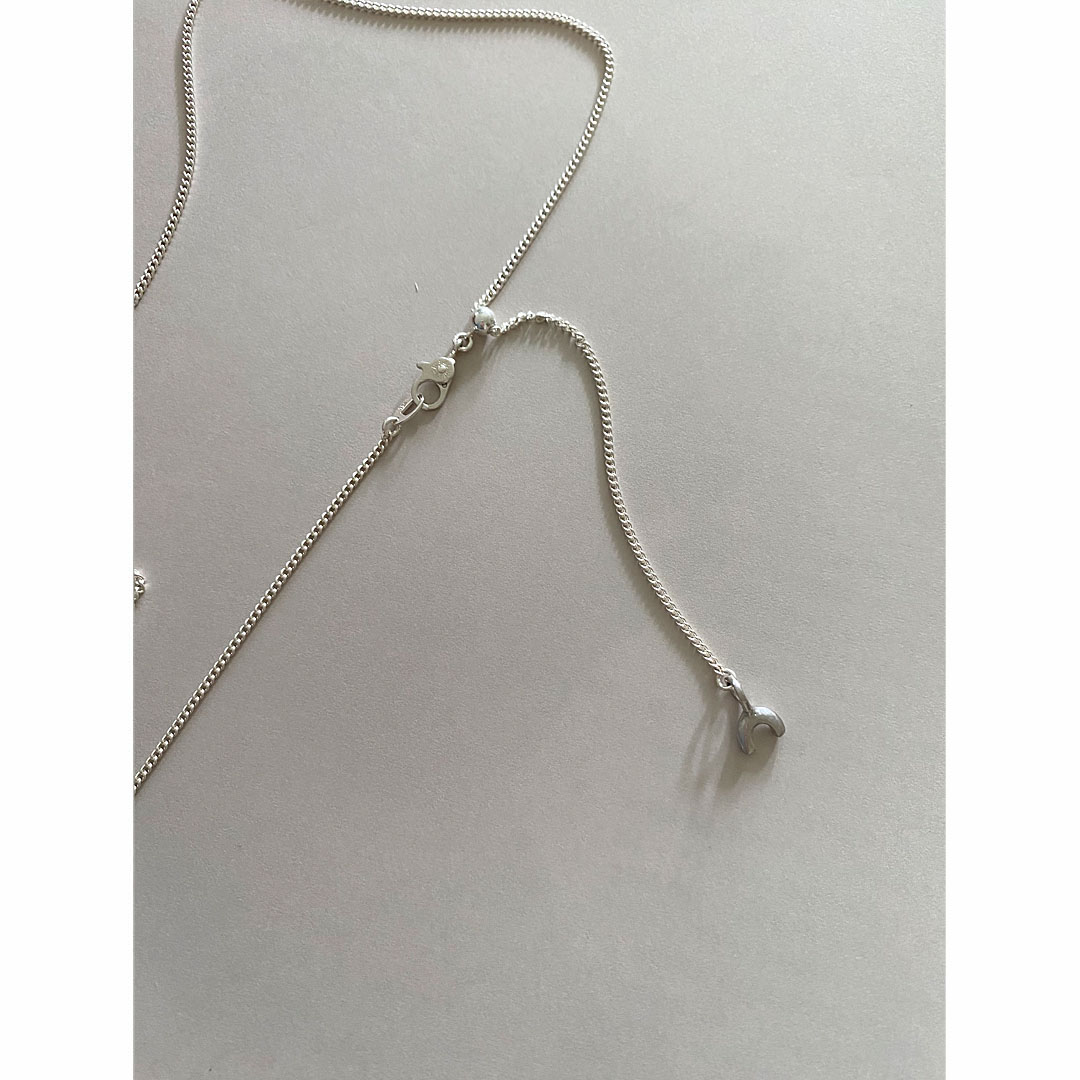 フリーアジャスターのシルバーチェーンネックレス留め具