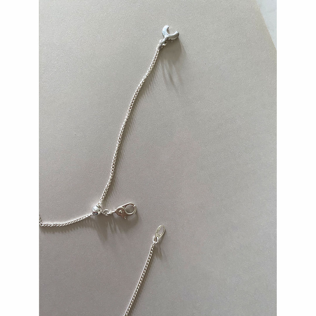 フリーアジャスターのシルバーチェーンネックレス留め具