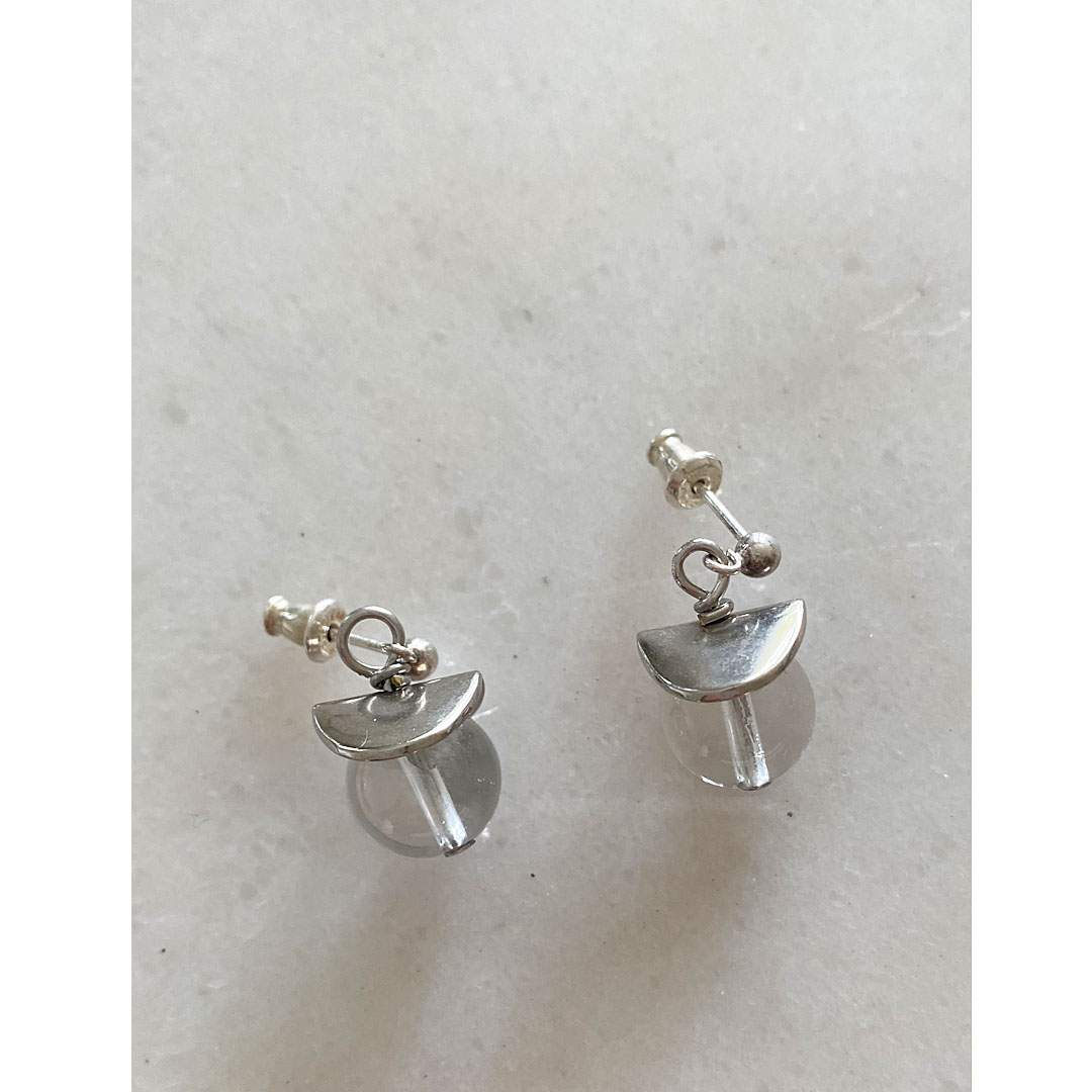 水晶のピアス
