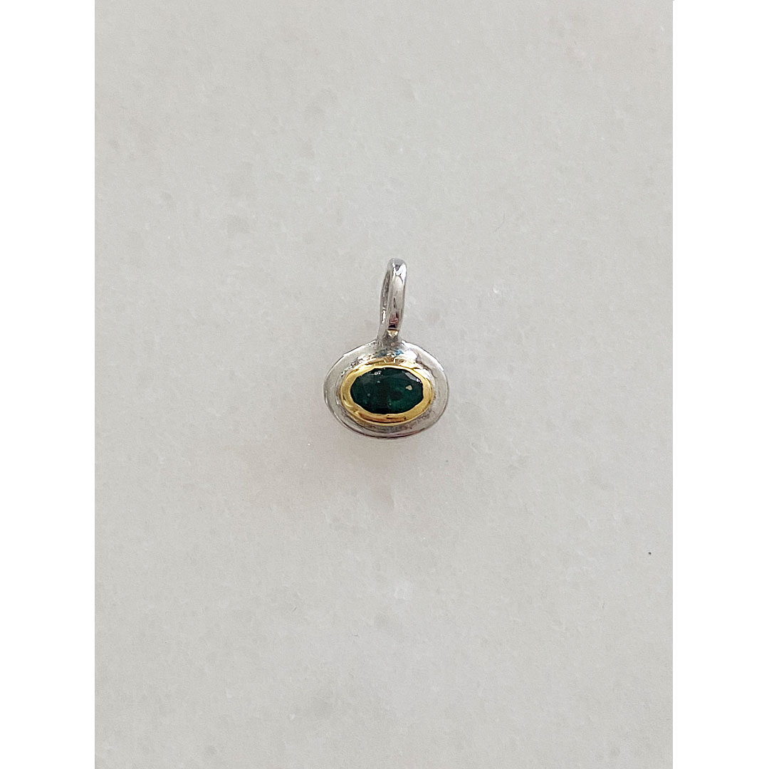 エメラルドのシルバーペンダントトップ