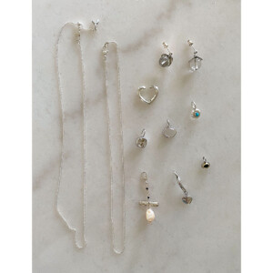 シルバーのペンダントトップとネックレス