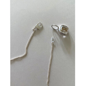 ルチルクオーツのペンダントトップとシルバーチェーン