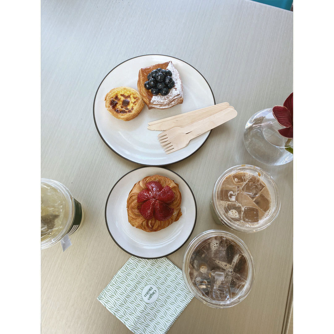 figの世界観 カフェテーブル スイーツとドリンクのある日常風景