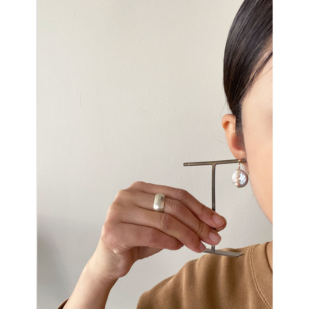 fig パールピアス 着用イメージ favorite flow|安心に戻る