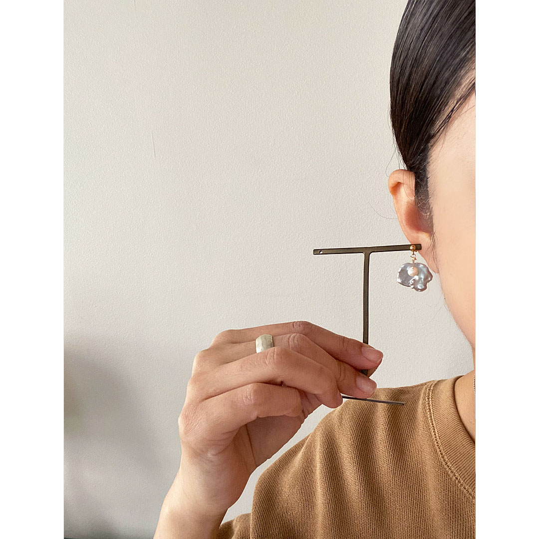 fig パールピアス 着用イメージ favorite flow|安心に戻る