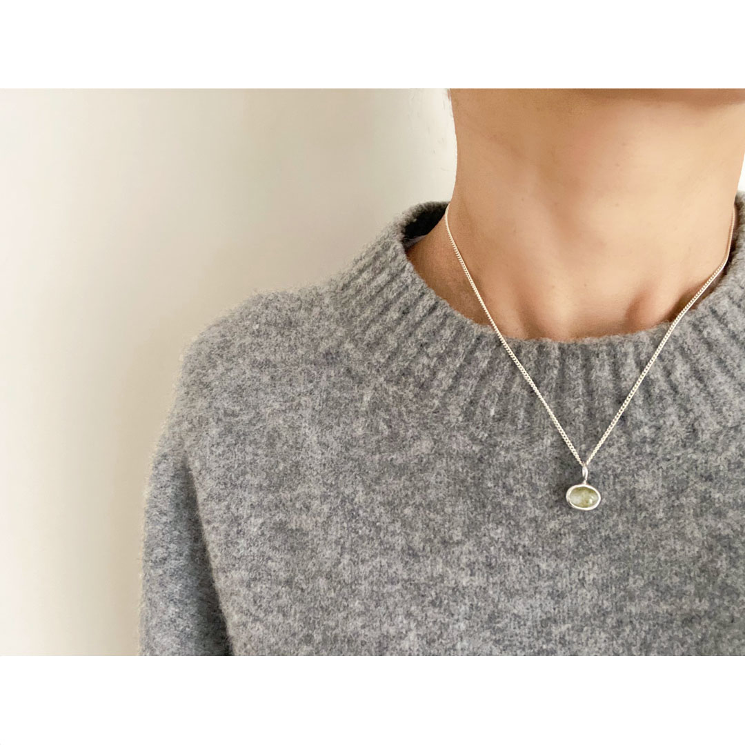 figクリソベリルキャッツアイ　ペンダントトップ　着用写真　SV925