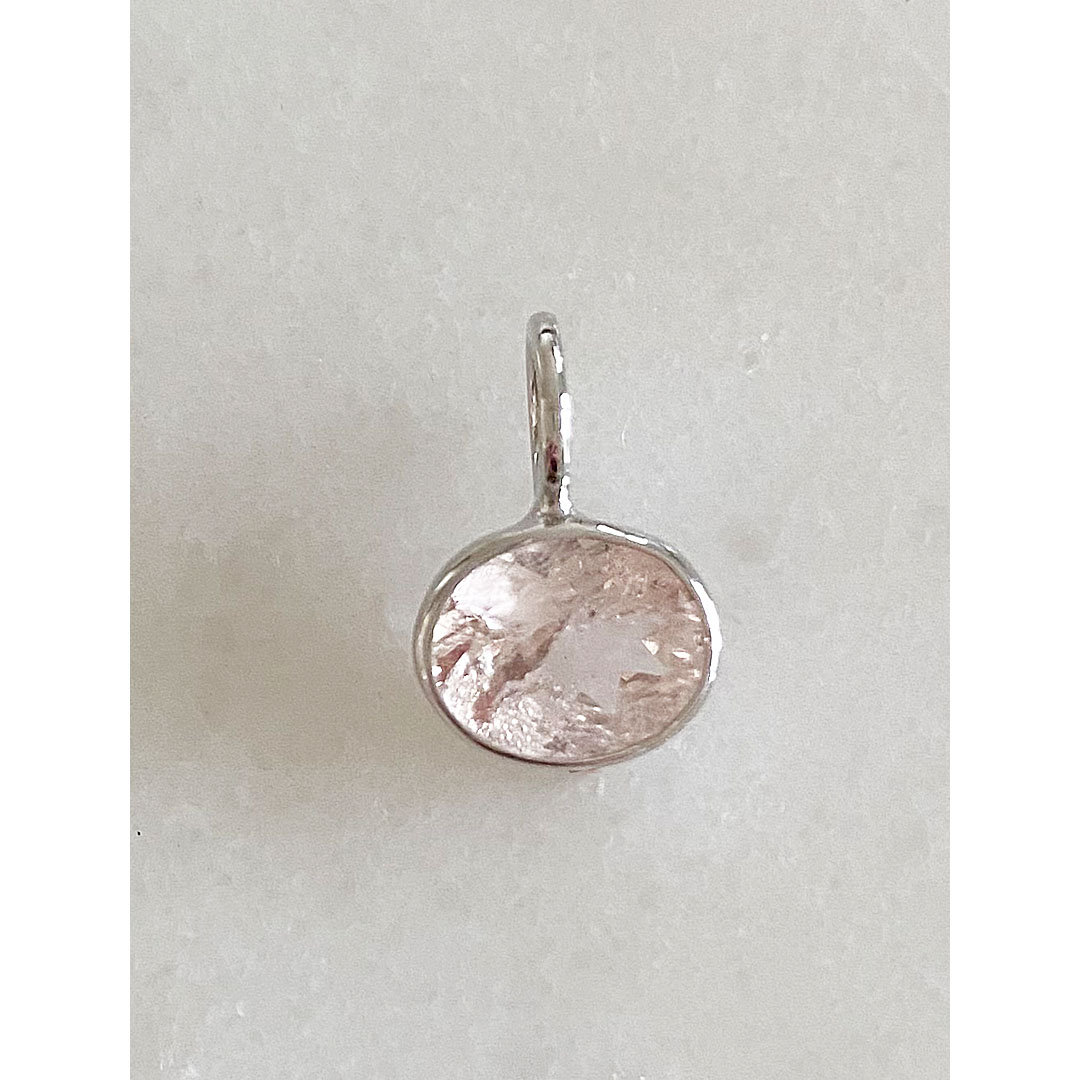 figモルガナイトペンダントトップの質感　SV925