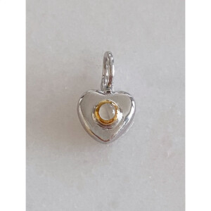 figムーンストーンとハートのペンダントトップの質感　　SV925