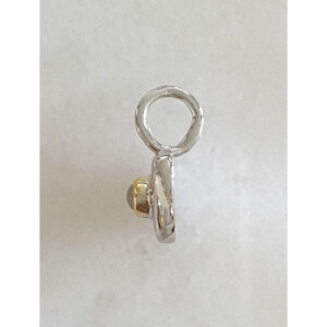 figムーンストーンとハートのペンダントトップの質感サイド　SV925