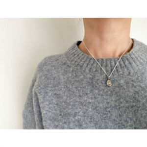 figルチルクオーツのペンダントトップ着用イメージ　clear line|進む道が見える　SV925