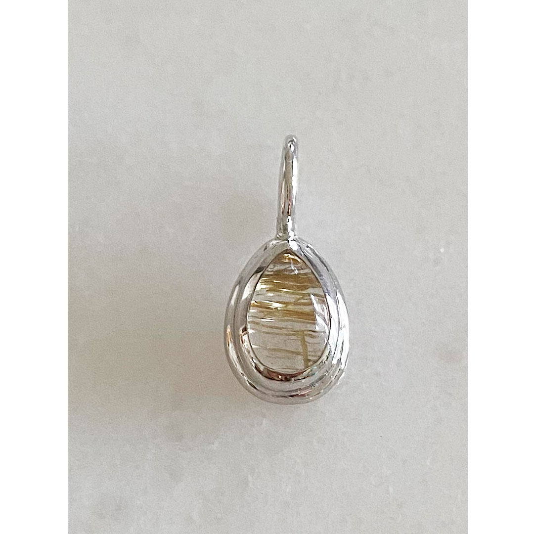 figルチルクオーツのペンダントトップの質感　SV925