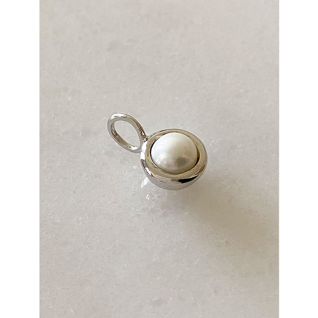 figパールペンダントトップの質感　SV925