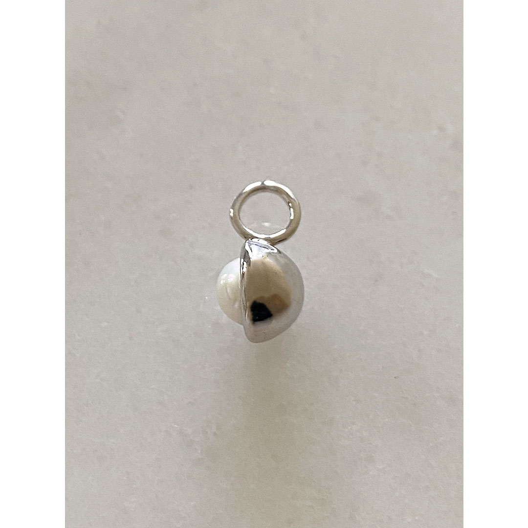 figパールペンダントトップの質感サイド　SV925