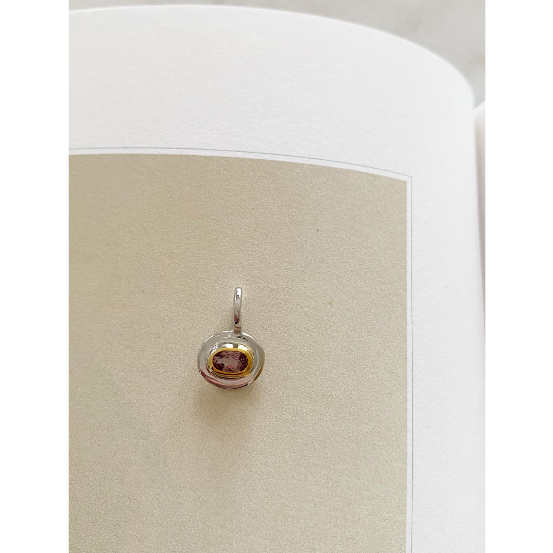 アメトリン ペンダントトップ 壁背景