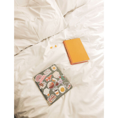 三日坊主　ジャーナル　イメージ　ノートとタブレット